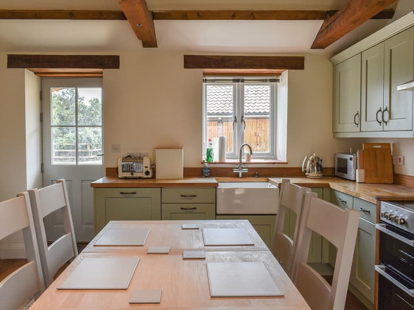 Kitchen/diner | The Old Paybarn - Park Farm Barns, Snettisham
