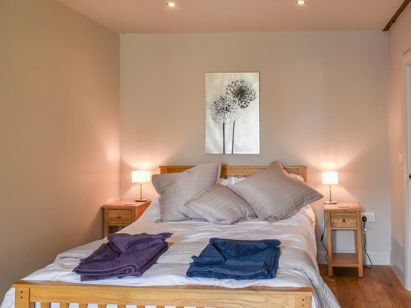 Double bedroom | The Old Paybarn - Park Farm Barns, Snettisham