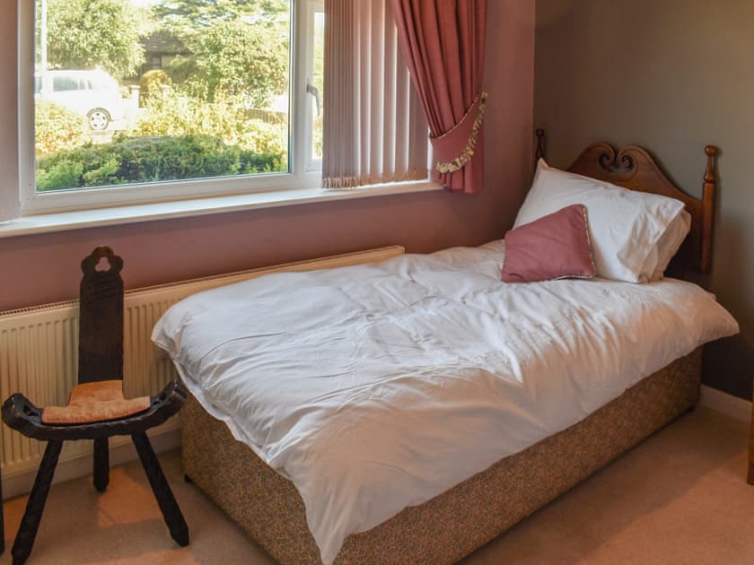 Twin bedroom  | Squires Bungalow, Gunton St. Peter, near Lowestoft
