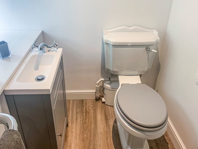 Bathroom | Holmbyre Smithy, Dalry, near Skelmorlie