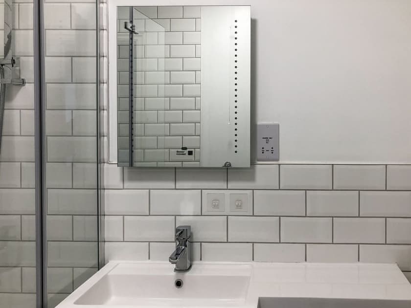 Bathroom | River Lodge, Canary Wharf, Greenwich