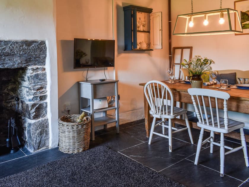 Living room/dining room | Sunnyside Cottage, Tremadog, near Porthmadog