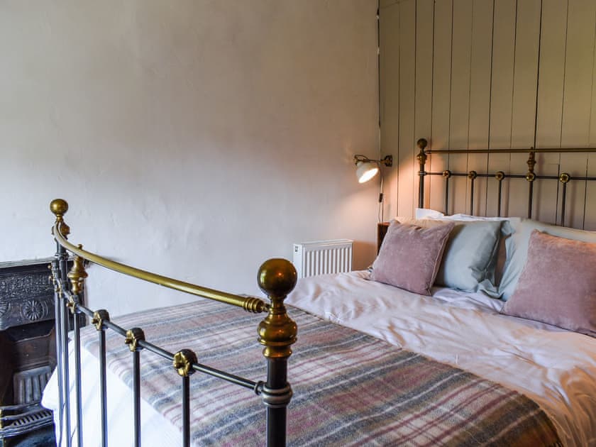 Double bedroom | Sunnyside Cottage, Tremadog, near Porthmadog