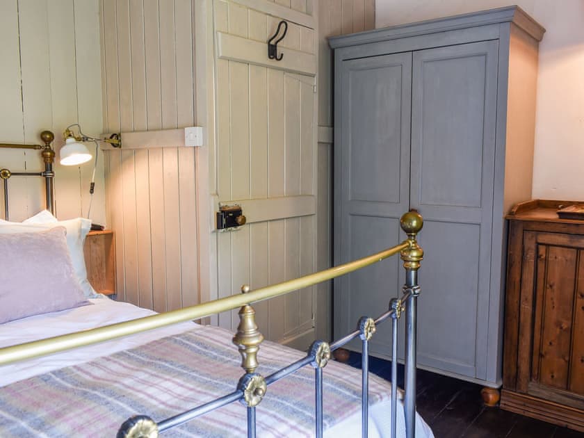 Double bedroom | Sunnyside Cottage, Tremadog, near Porthmadog