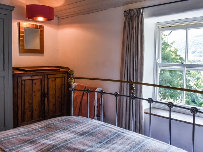 Double bedroom | Sunnyside Cottage, Tremadog, near Porthmadog