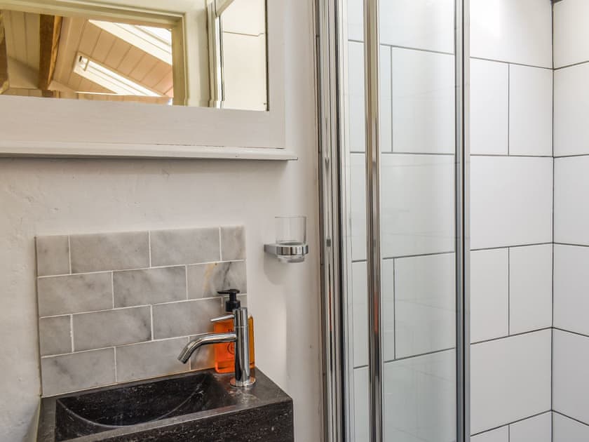 Shower room | Sunnyside Cottage, Tremadog, near Porthmadog