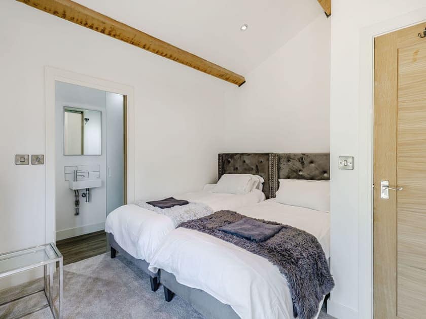 Twin bedroom | Howell Hall Barn, Howell