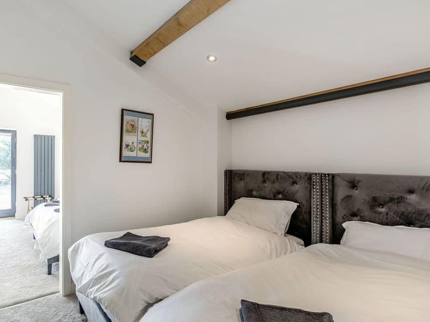 Twin bedroom | Howell Hall Barn, Howell