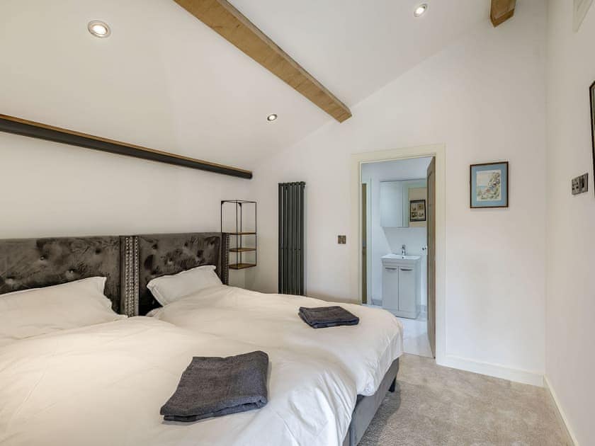 Twin bedroom | Howell Hall Barn, Howell