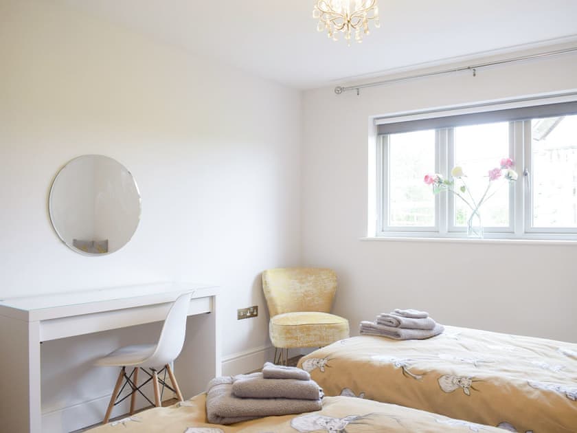 Spacious twin bedroom | Lovells Barn, Welland, near Malvern