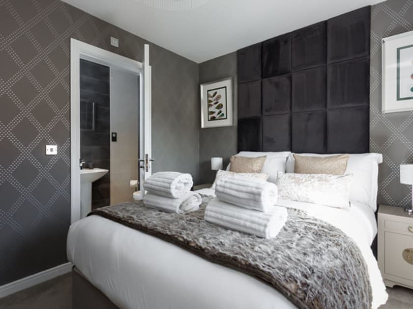 Master bedroom with En-suite | Heath Reach, Poole
