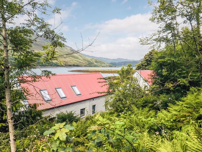 Setting | An t-Iolaire - Dornie Croft, Dornie
