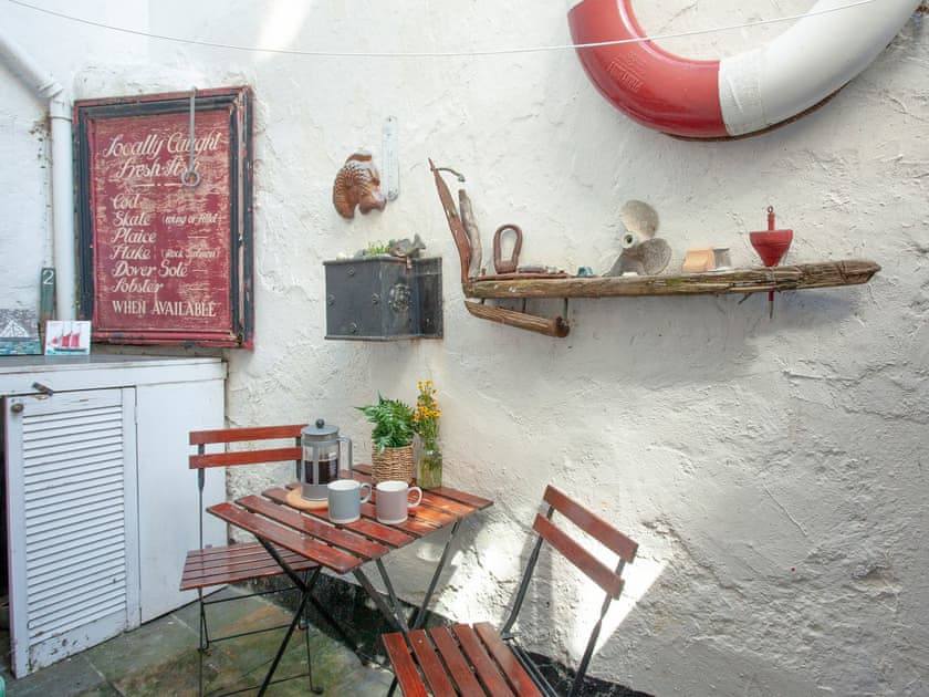 Sitting-out-area | Tillerman Cottage Appledore Devon, Appledore
