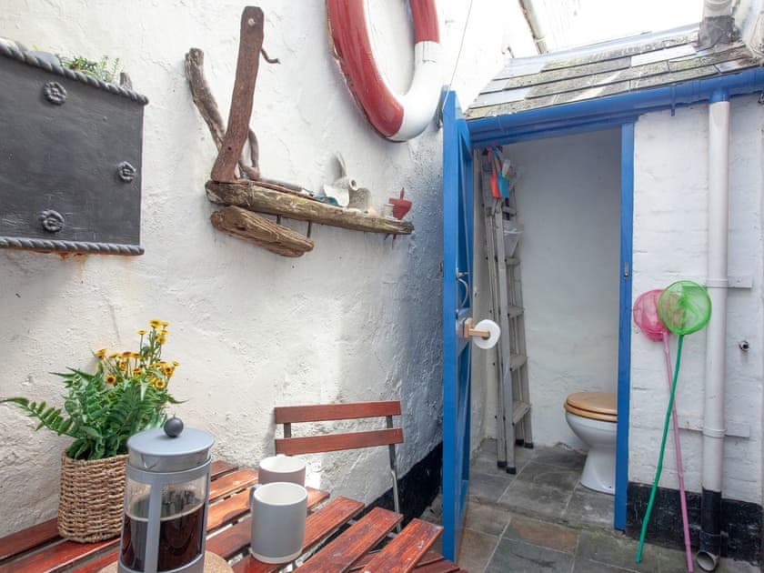 Sitting-out-area | Tillerman Cottage Appledore Devon, Appledore
