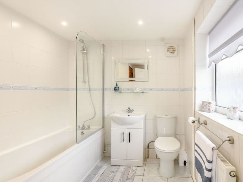 Bathroom | Manager’s Cottage, Loddon