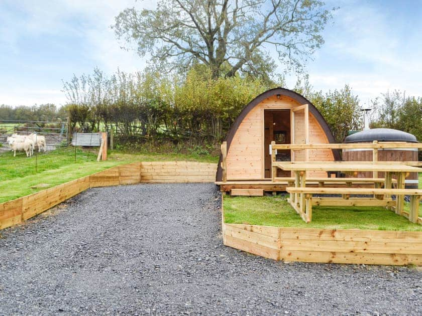 Glamping pod with hot tub | Castle View Glamping, Llanbister, near Llandrindod Wells