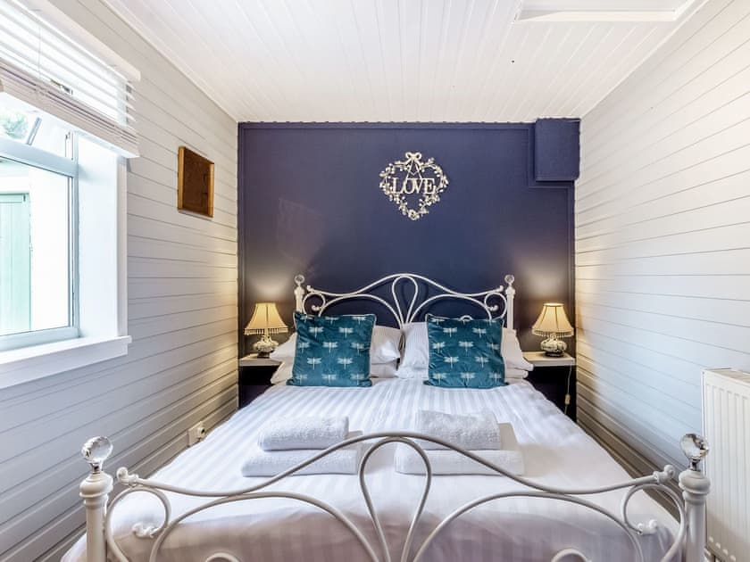 Double bedroom | Holly Tree Cottage, Tain