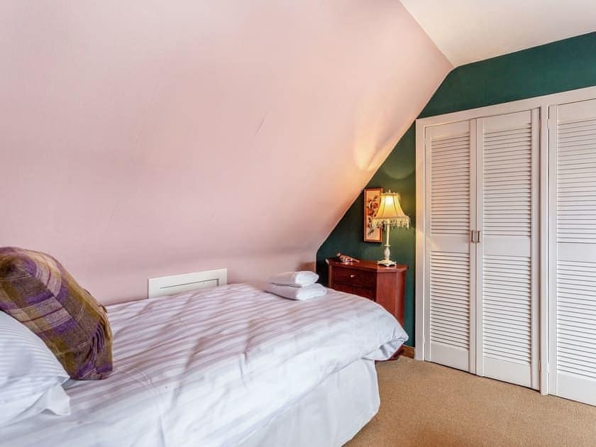 Twin bedroom | Holly Tree Cottage, Tain