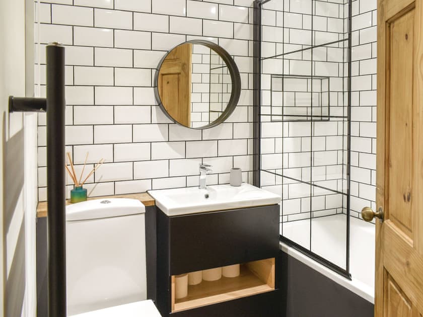 Bathroom | Mor Ki, Looe