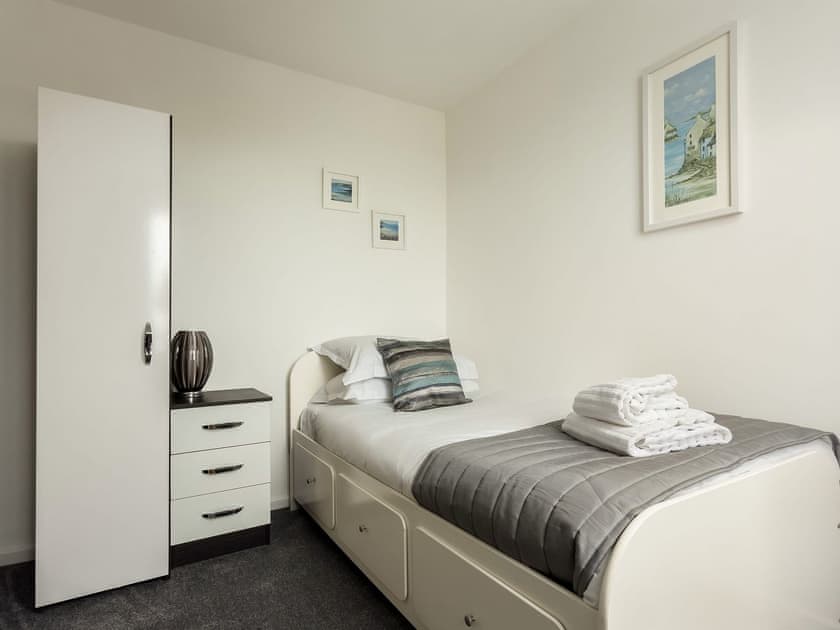 Single bedroom | The Retreat, Poole