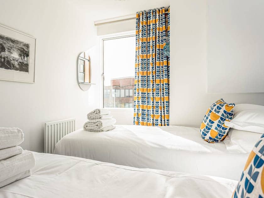 Twin bedroom | Sunnyside, Poole