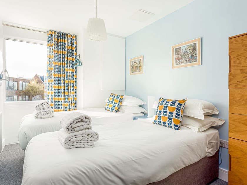 Twin bedroom | Sunnyside, Poole