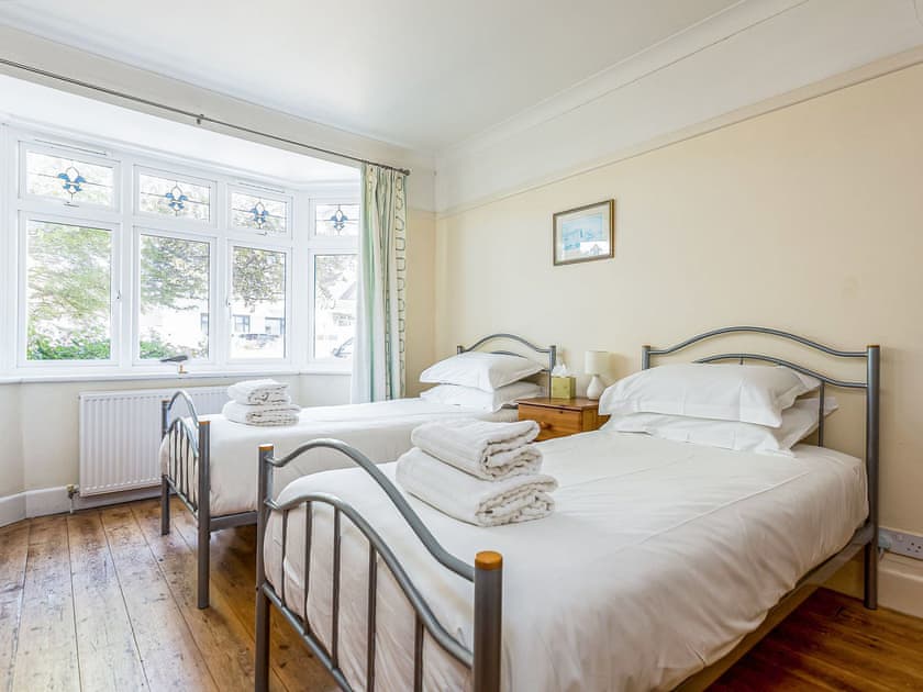 Twin bedroom | Woodstock, Poole