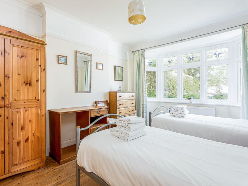 Twin bedroom | Woodstock, Poole