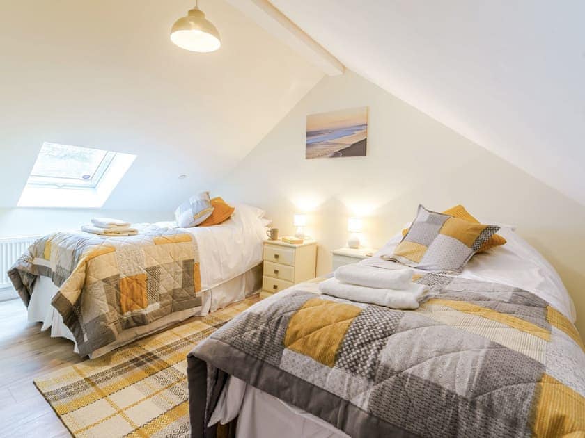 Twin bedroom | Ty Arth - Llwynwermod Cottages, Maen-y-groes, near New Quay