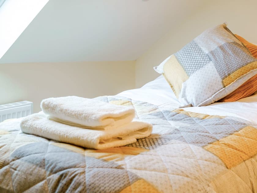 Twin bedroom | Ty Arth - Llwynwermod Cottages, Maen-y-groes, near New Quay