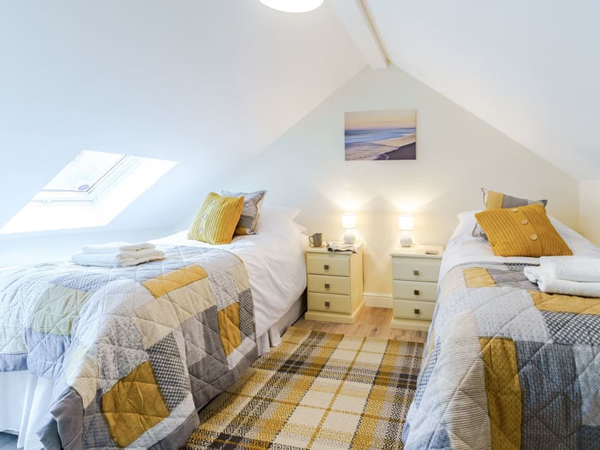 Twin bedroom | Ty Draenog - Llwynwermod Cottages, Maen-y-groes, near New Quay