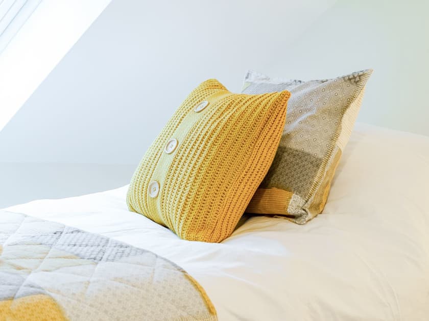 Twin bedroom | Ty Draenog - Llwynwermod Cottages, Maen-y-groes, near New Quay