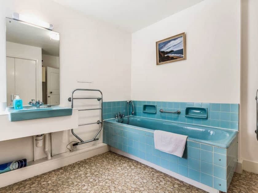 Family Bathroom with 6ft bath | Tavern House, St Mawes