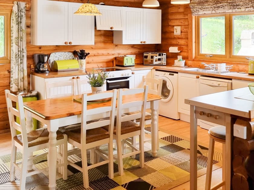 Kitchen diner | Sunnybank Lodge, Llanfynydd