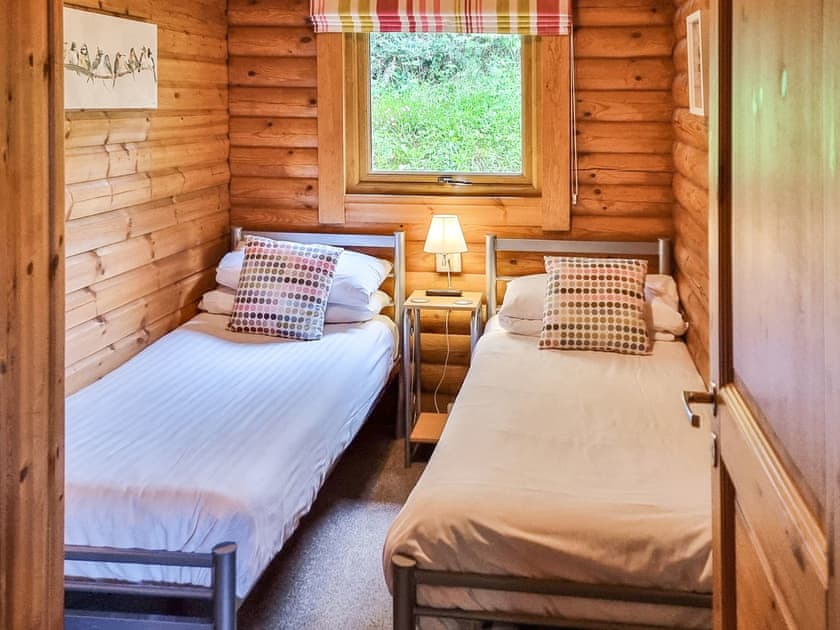 Twin bedroom | Sunnybank Lodge, Llanfynydd