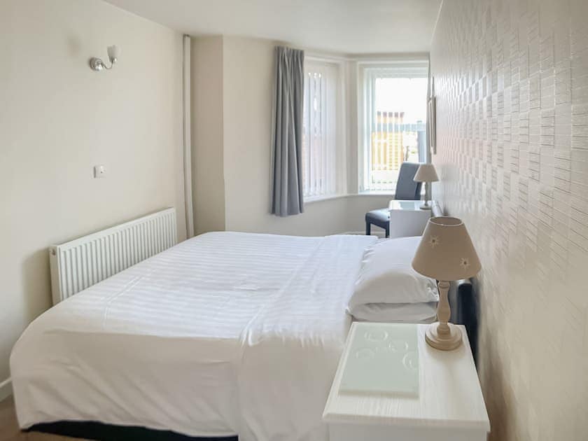 Double bedroom | Apartment 2 Bedford Holiday Flats - Bedford Holiday Flats, Paignton