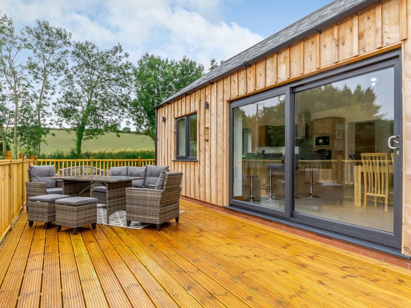 Decking | Bourne’s Homestead, Hagworthingham