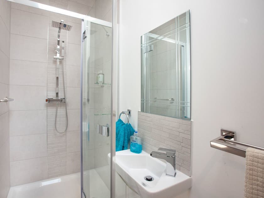 Twin bedroom | Grand Banks Apartment, Teignmouth