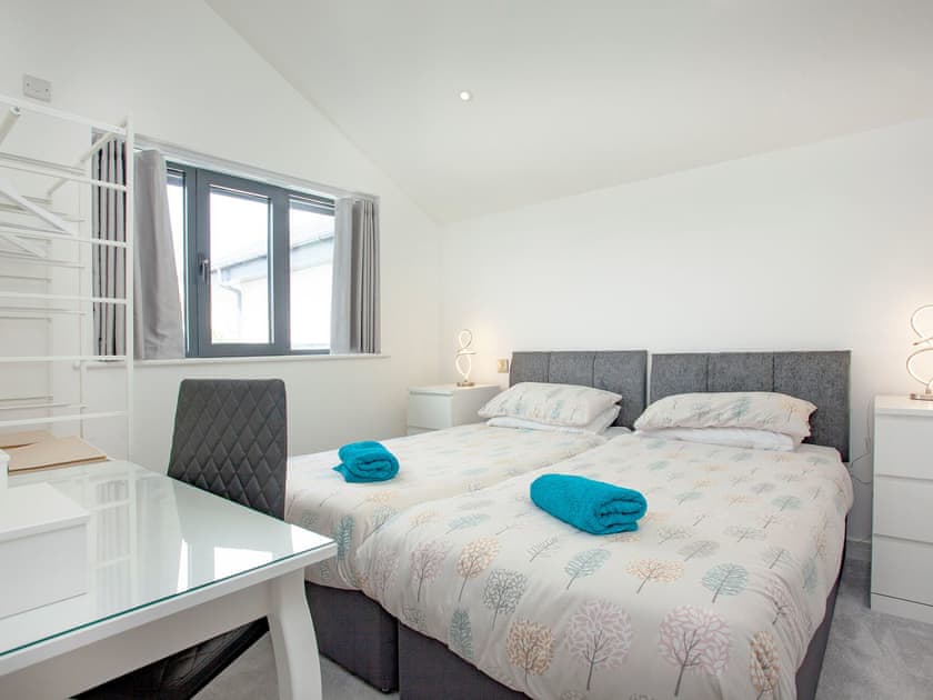 Twin bedroom | Grand Banks Apartment, Teignmouth