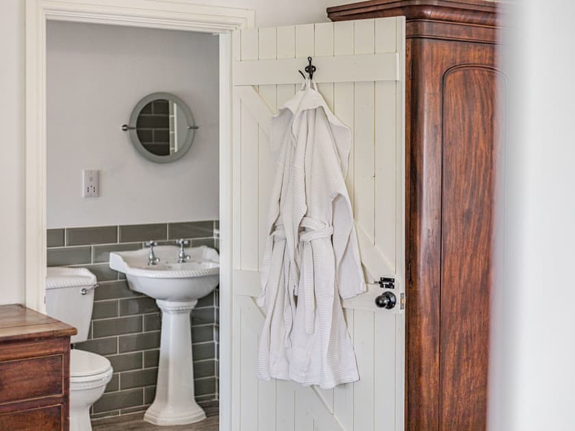 Bathroom | The Folly - Halliday’s Cottages, Greetham, Oakham