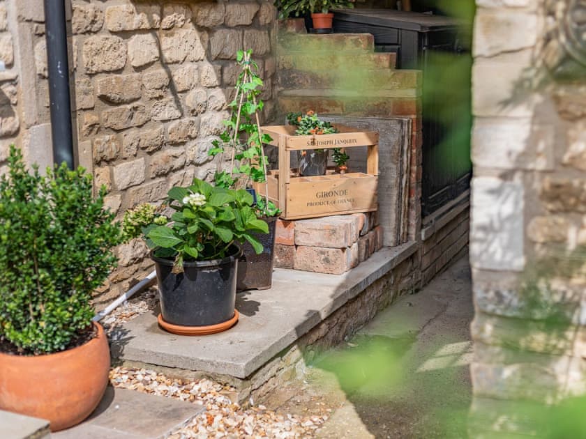 Outdoor area | The Cottage - Halliday’s Cottages, Greetham, Oakham