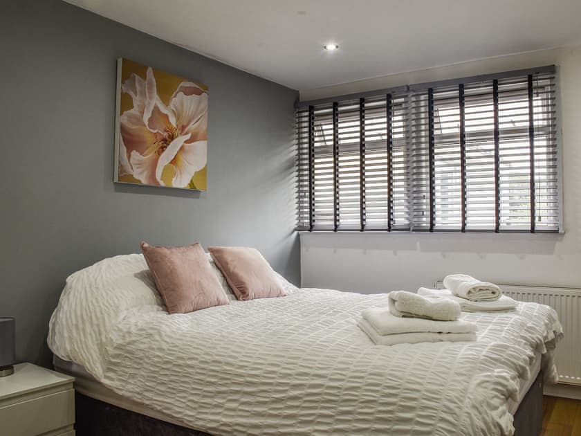 Double bedroom | Highfield Bungalow, Twyn