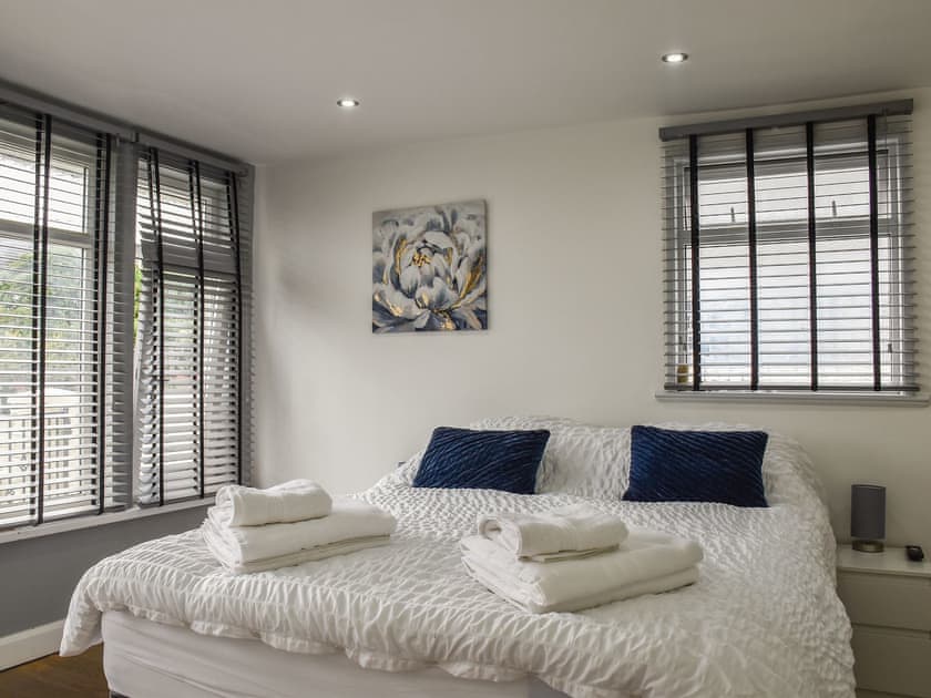 Double bedroom | Highfield Bungalow, Twyn