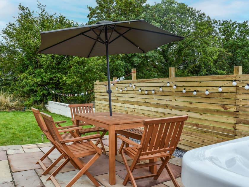 Sitting-out-area | Highfield Bungalow, Twyn