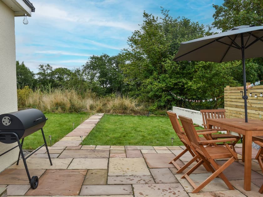 Sitting-out-area | Highfield Bungalow, Twyn