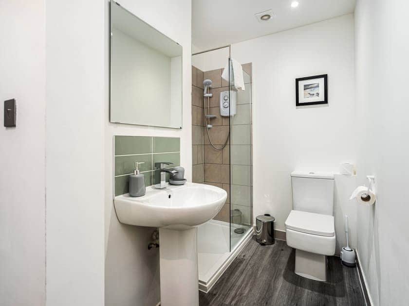 Shower room | The Renfrew Residence, Glasgow City Centre