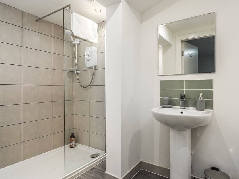 En-suite | The Renfrew Residence, Glasgow City Centre