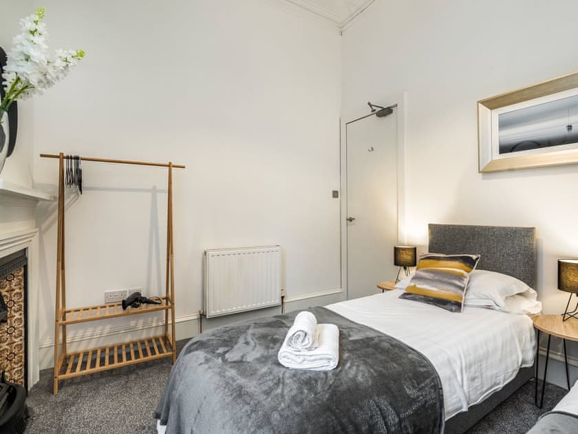 Twin bedroom | The Renfrew Residence, Glasgow City Centre
