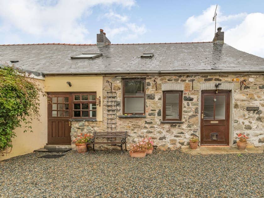 Exterior | Y Gwesty Bach Cottages- Y Gwesty Bach - Y Gwesty Bach Cottages, Castle Morris, near Fishguard