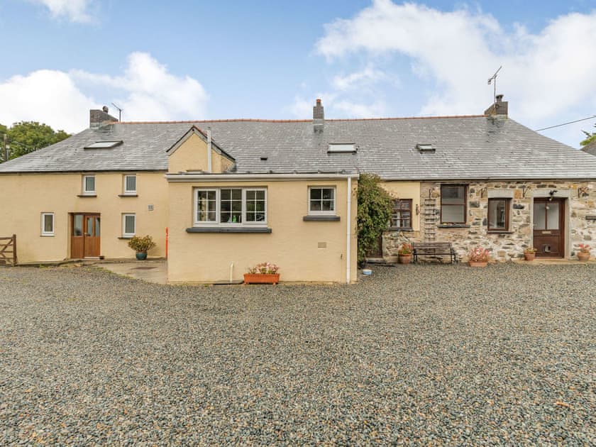 Exterior | Y Gwesty Bach Cottages- Y Gwesty Bach - Y Gwesty Bach Cottages, Castle Morris, near Fishguard